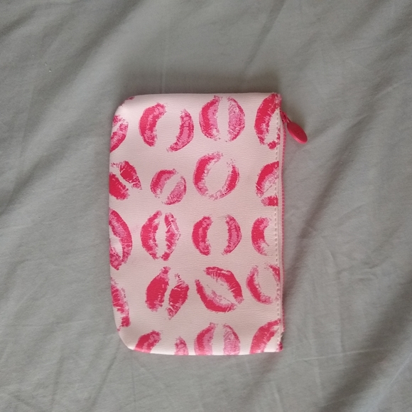 💙Ipsy Pink Lips and Kisses Makeup Bag (3 for $20) - Picture 2 of 5